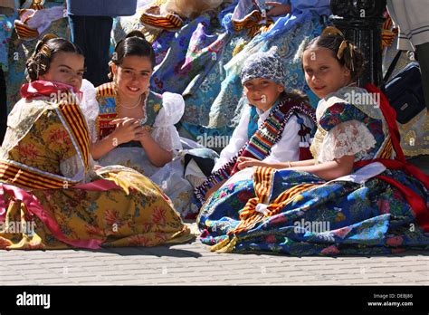 valencicitas|Mostrando chicas con: Españolas, Idiomas .